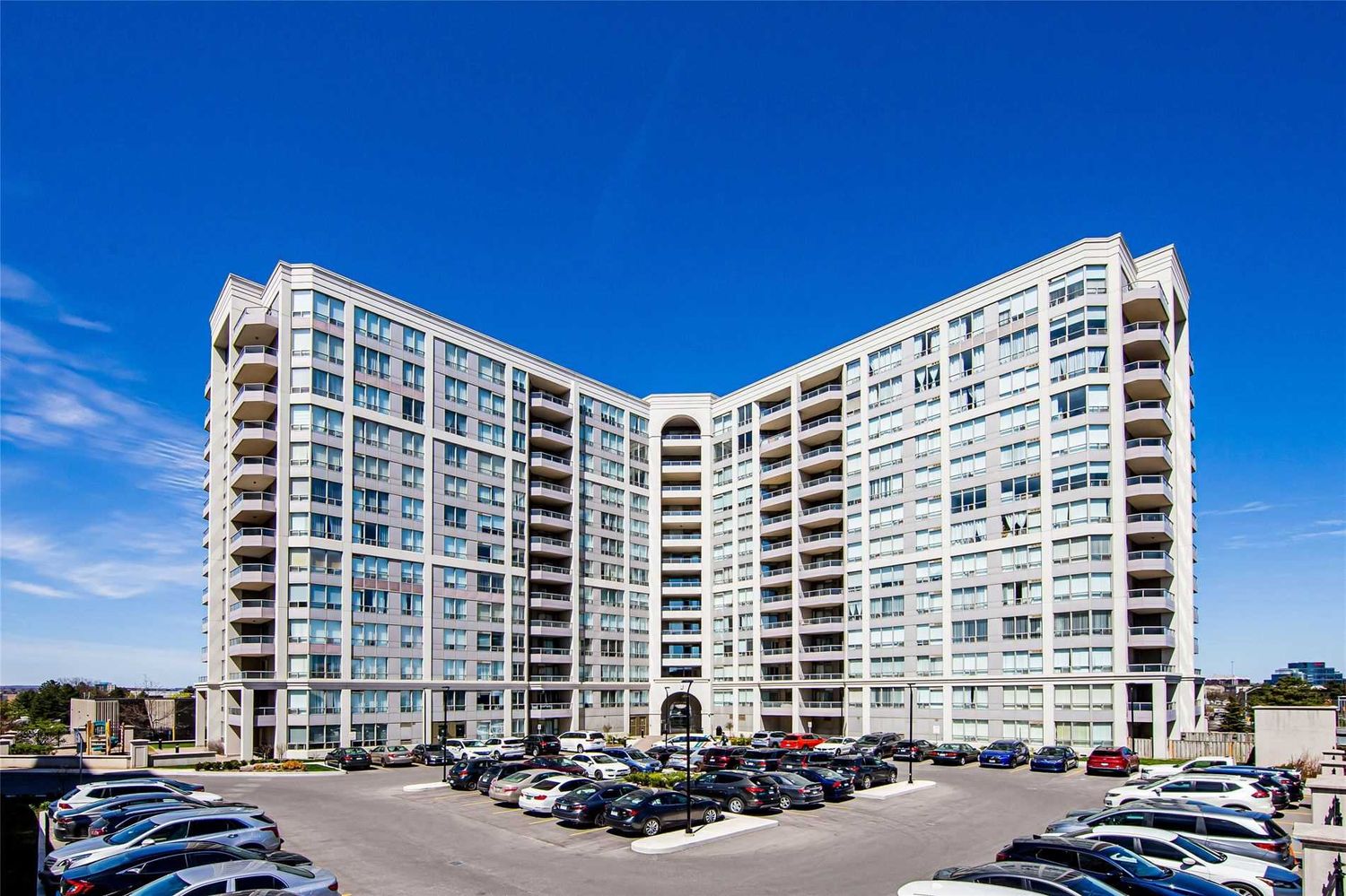 9017 Leslie Street. Grand Parkway II Condos is located in  Richmond Hill, Toronto - image #1 of 2