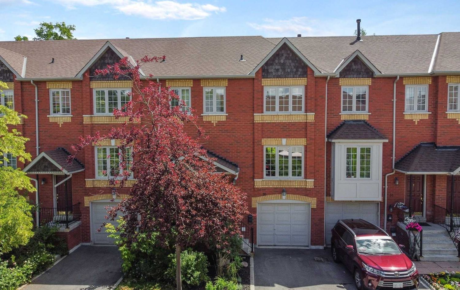 95 Weldrick Road E. Observatory Gate Townhomes is located in  Richmond Hill, Toronto - image #1 of 3