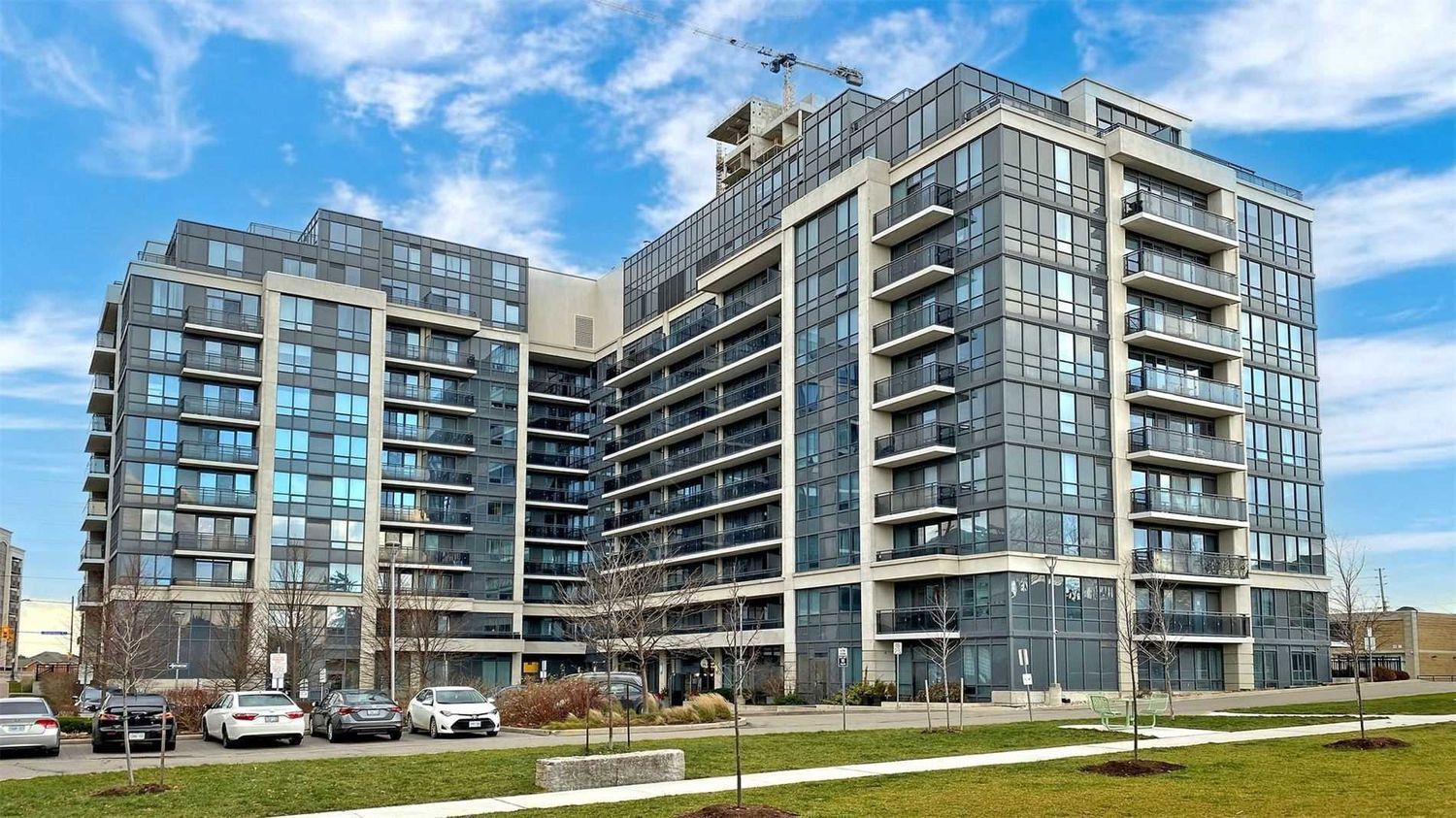 370 Highway 7. Royal Gardens Condos is located in  Richmond Hill, Toronto - image #1 of 3