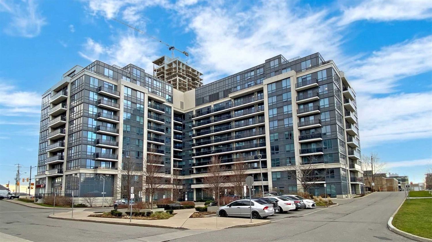 370 Highway 7. Royal Gardens Condos is located in  Richmond Hill, Toronto - image #2 of 3