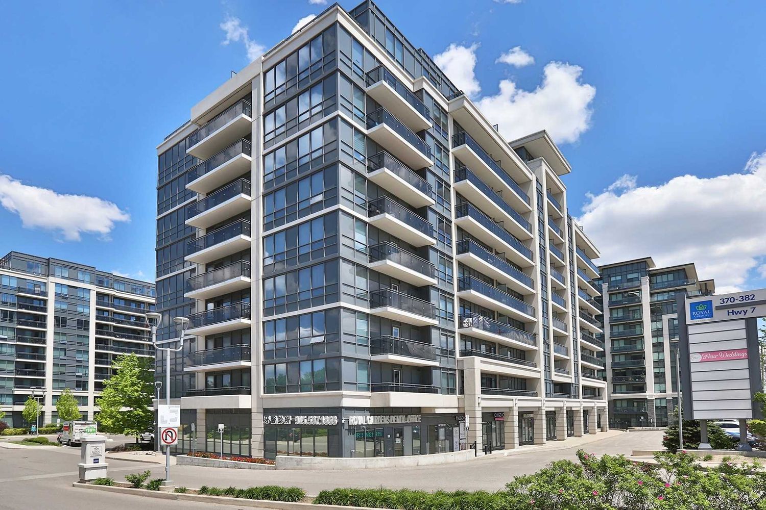 372 Highway 7. Royal Gardens II Condos is located in  Richmond Hill, Toronto - image #2 of 3