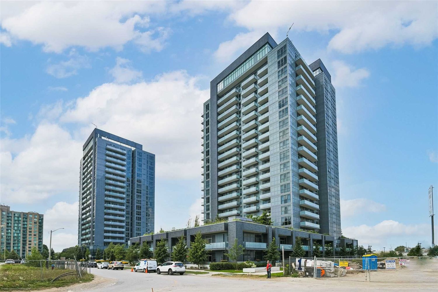 65 Oneida Crescent. SkyCity Condos is located in  Richmond Hill, Toronto - image #1 of 3