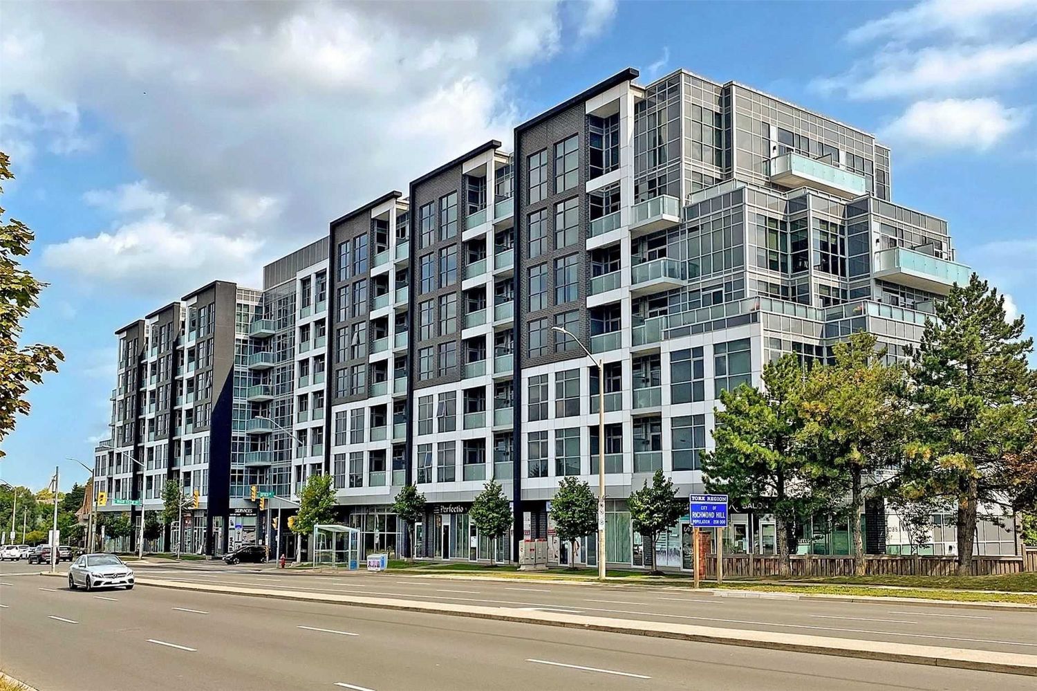 8763 Bayview Avenue. Tao Condos is located in  Richmond Hill, Toronto - image #1 of 3