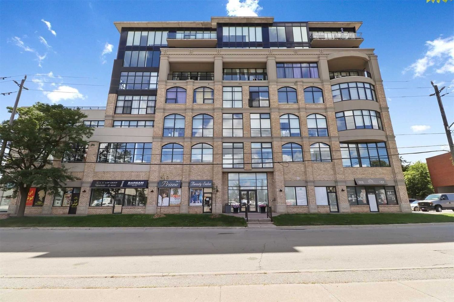 10376 Yonge Street. The Benson Condos is located in  Richmond Hill, Toronto - image #1 of 3