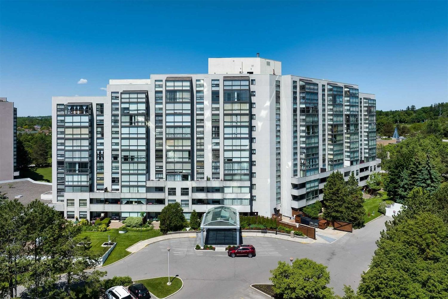 20 Harding Boulevard. The Dynasty III Condos is located in  Richmond Hill, Toronto - image #2 of 3