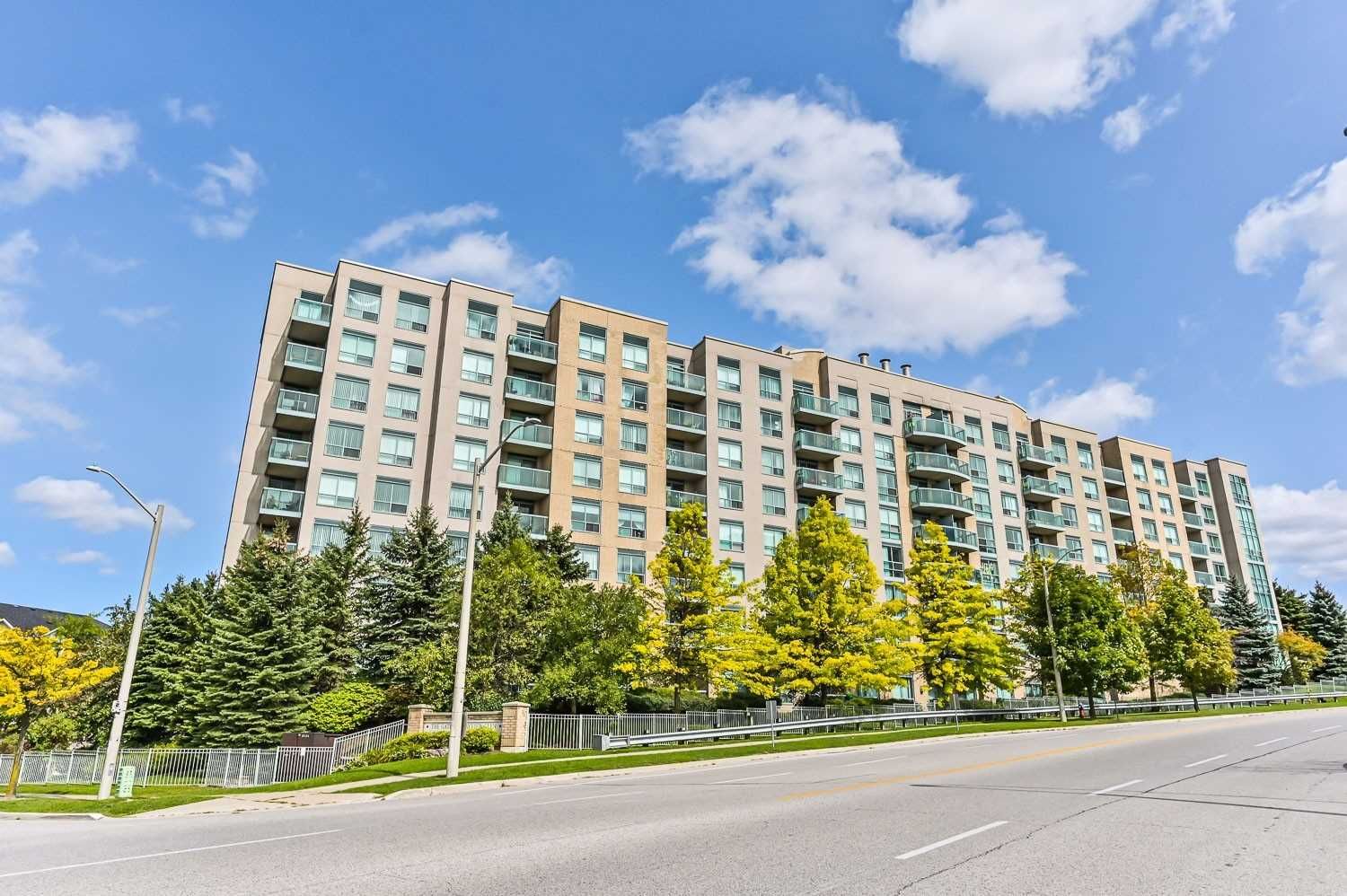 3 Ellesmere Street. The Gates of Bayview Glen Condos is located in  Richmond Hill, Toronto - image #1 of 3