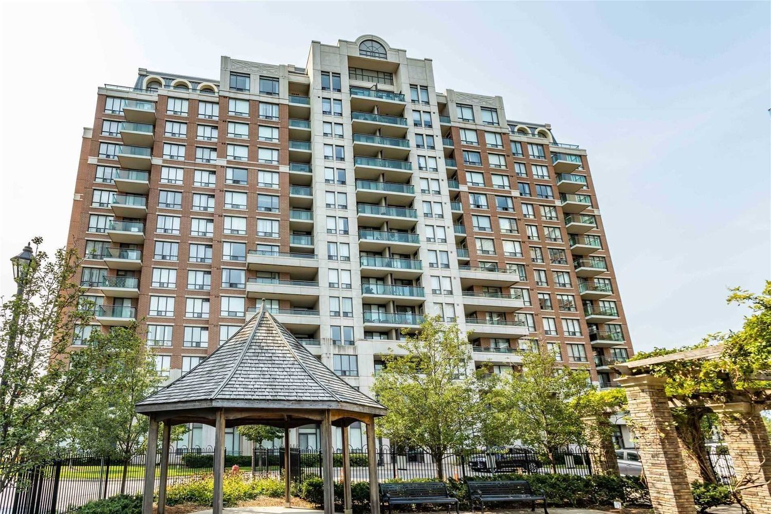330 Red Maple Road. The Vineyards Condos is located in  Richmond Hill, Toronto - image #1 of 3