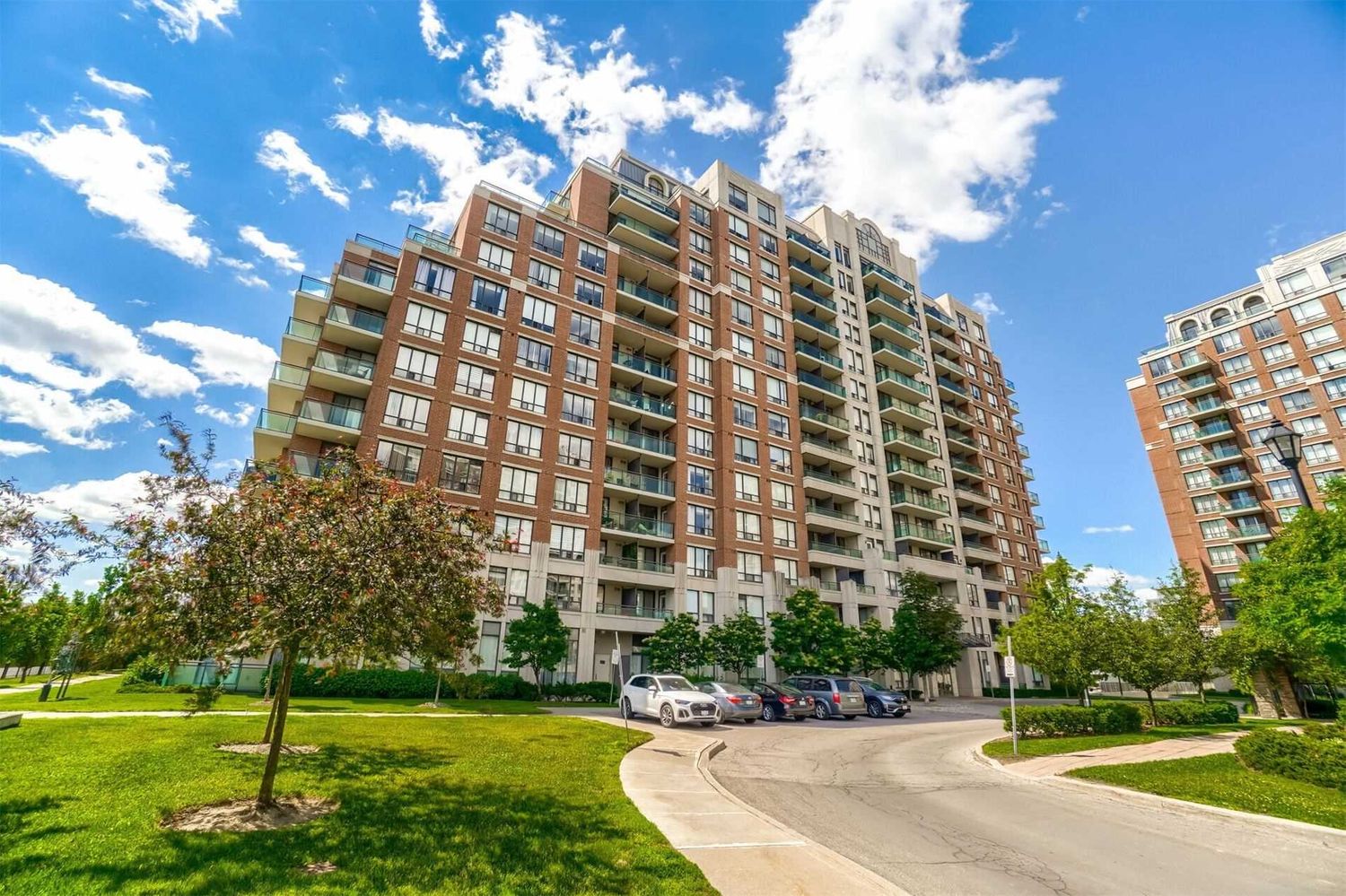 310 Red Maple Road. The Vineyards III Condos is located in  Richmond Hill, Toronto - image #1 of 3