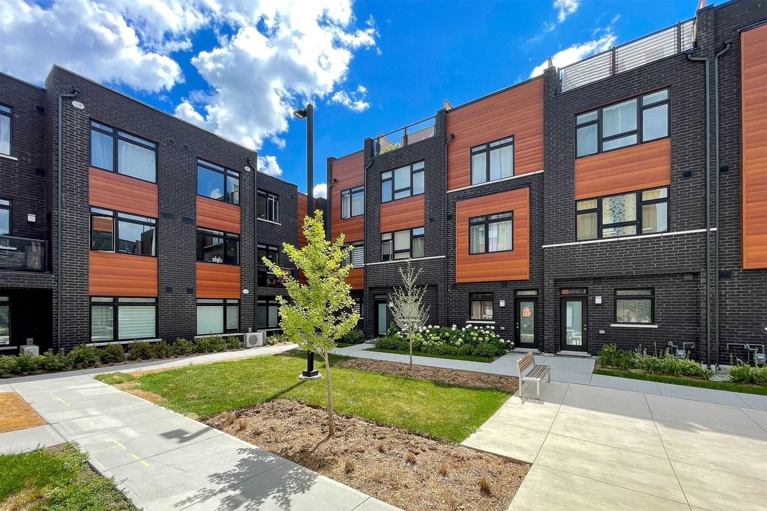 370 Red Maple Road. U Social Townhomes is located in  Richmond Hill, Toronto - image #1 of 3