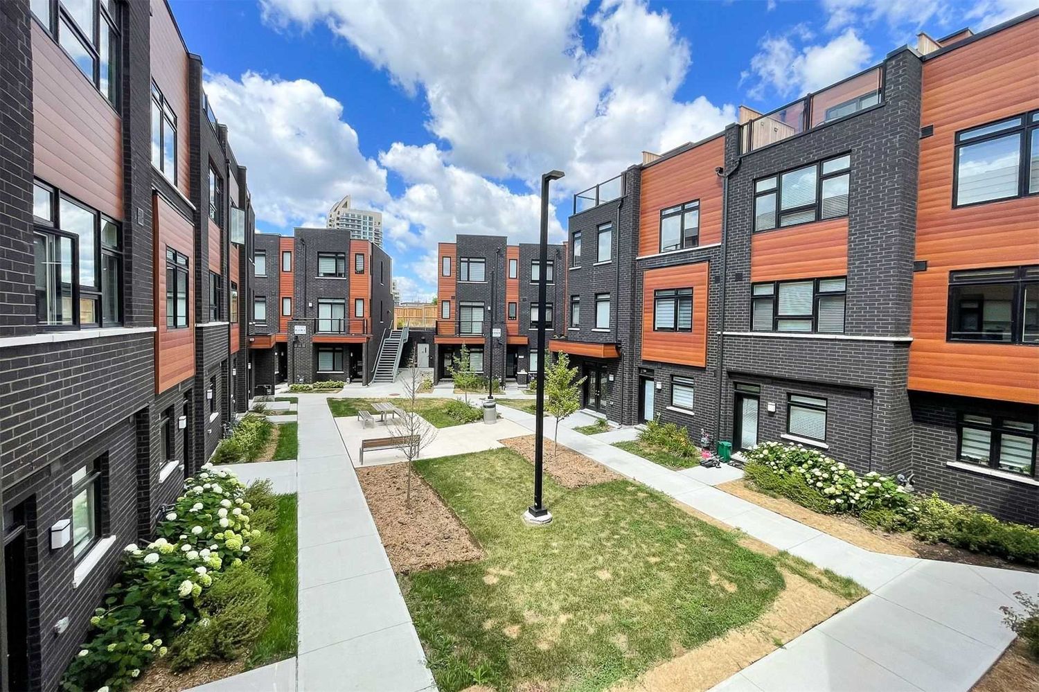 370 Red Maple Road. U Social Townhomes is located in  Richmond Hill, Toronto - image #2 of 3
