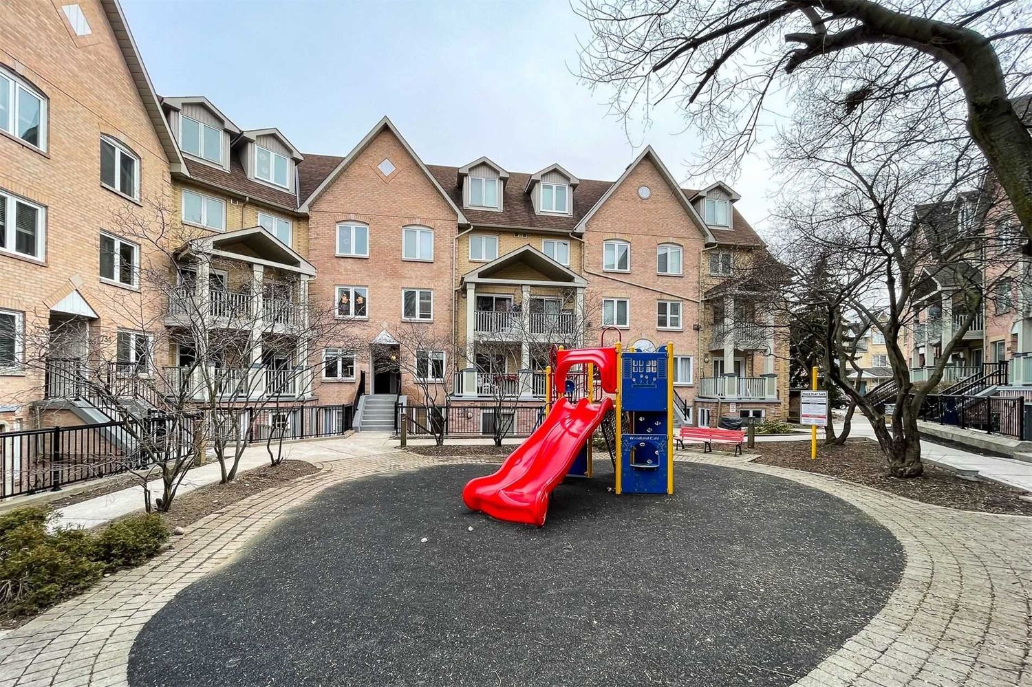 75 Weldrick Road E. Wyldewyn Village Townhomes is located in  Richmond Hill, Toronto - image #1 of 3