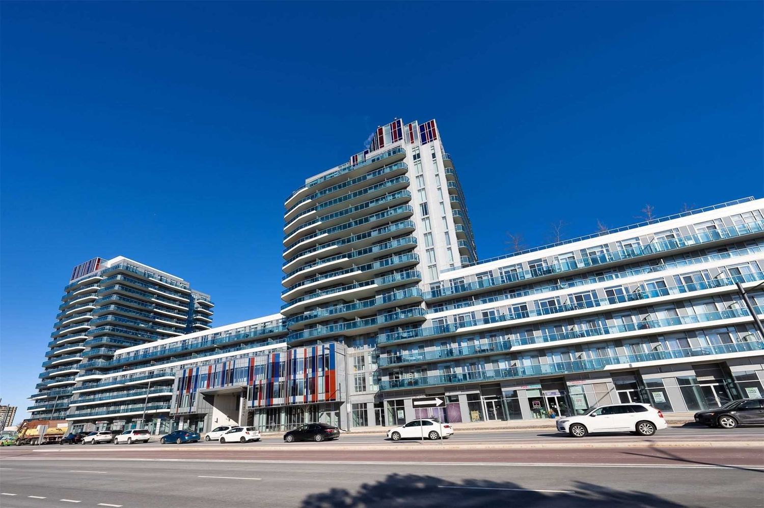 9471 Yonge Street. Xpression Condos is located in  Richmond Hill, Toronto - image #2 of 3