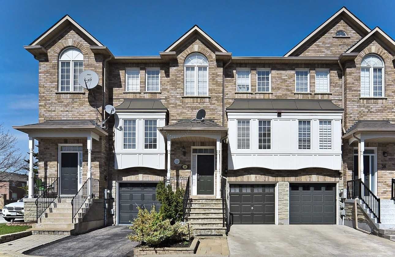 165 Fieldstone Drive. 165 Fieldstone Drive Townhomes is located in  Vaughan, Toronto - image #1 of 3