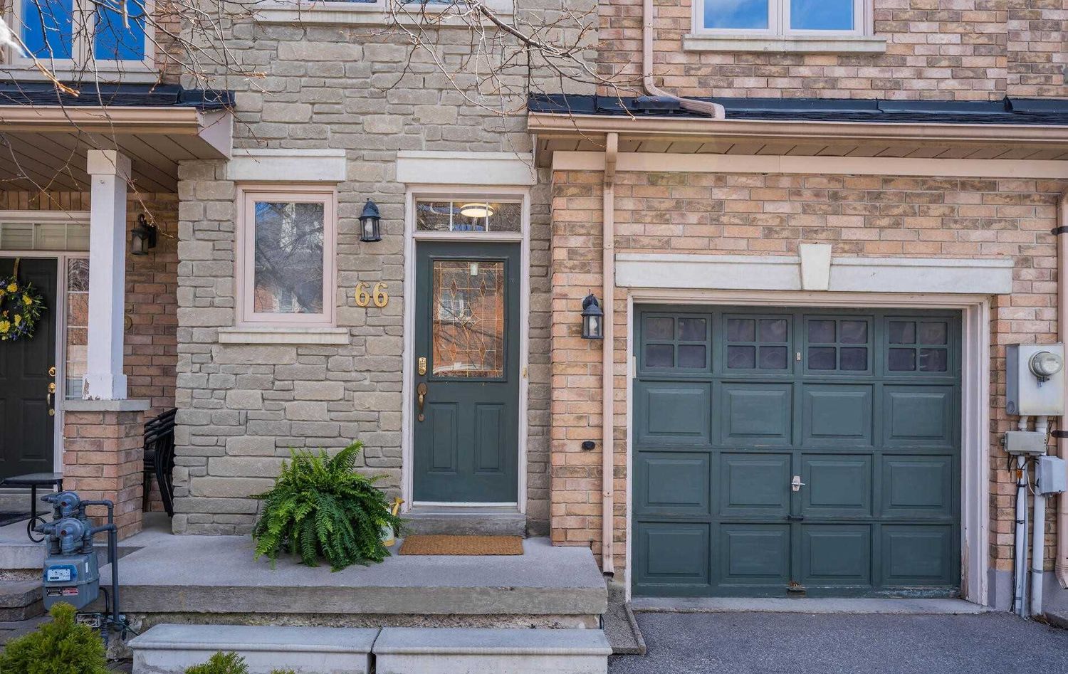 180 Blue Willow Drive. 180 Blue Willow Dr Townhomes is located in  Vaughan, Toronto - image #3 of 3