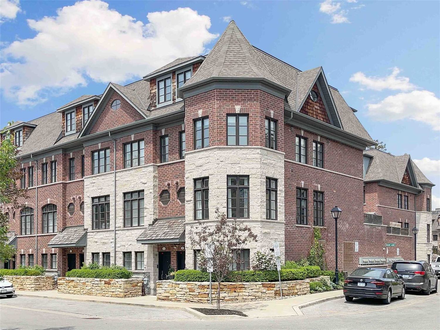 1-129 Powseland Crescent. Riverside Village Townhomes is located in  Vaughan, Toronto - image #1 of 3