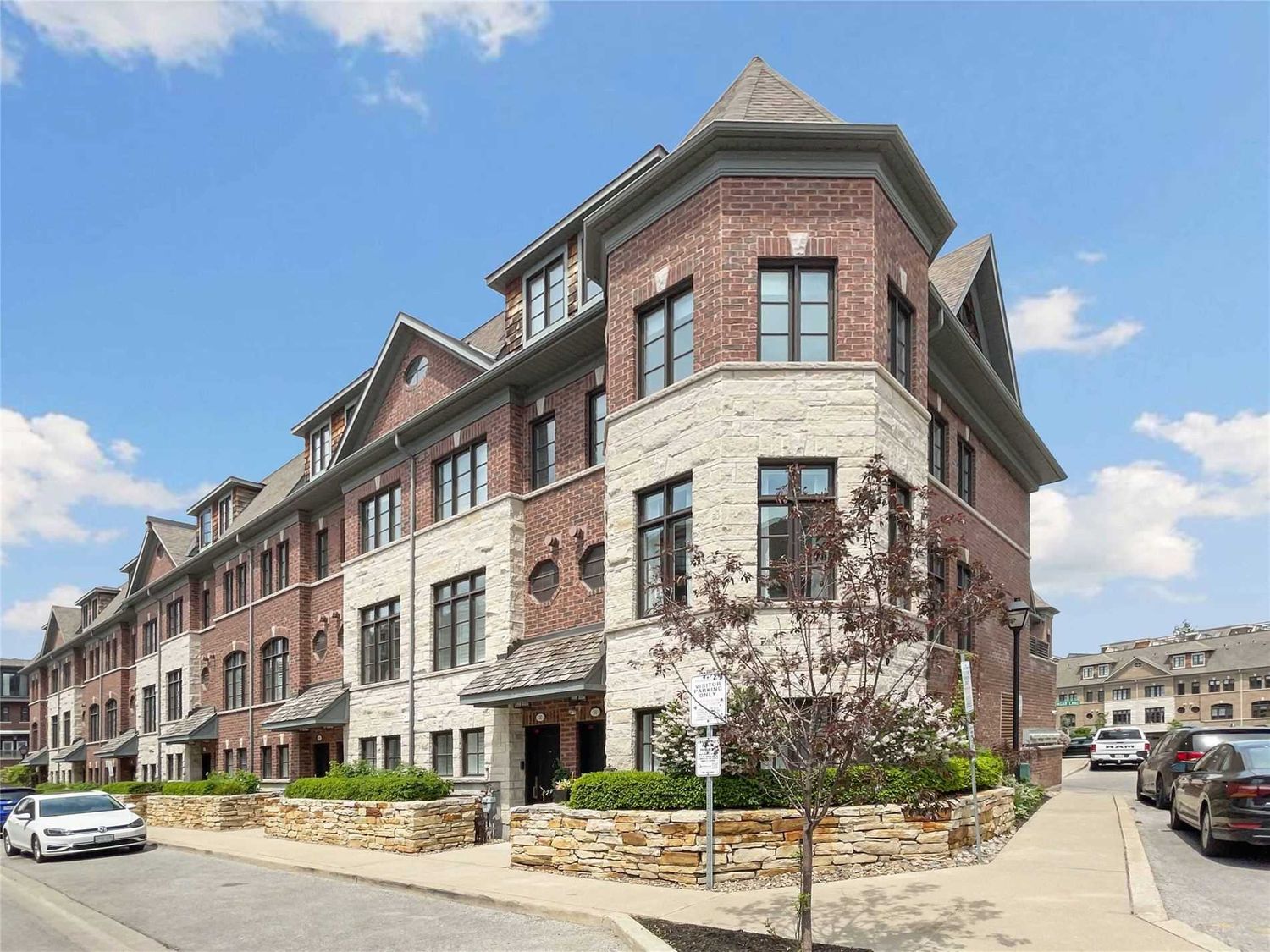 1-129 Powseland Crescent. Riverside Village Townhomes is located in  Vaughan, Toronto - image #3 of 3