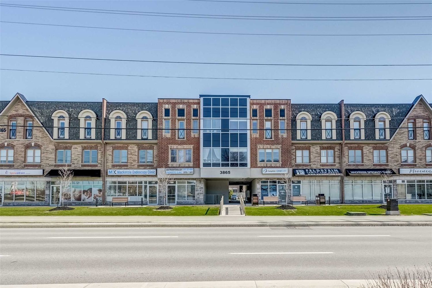 3865 Major Mackenzie Drive. 3865 Major Mackenzie Condos is located in  Vaughan, Toronto - image #1 of 3