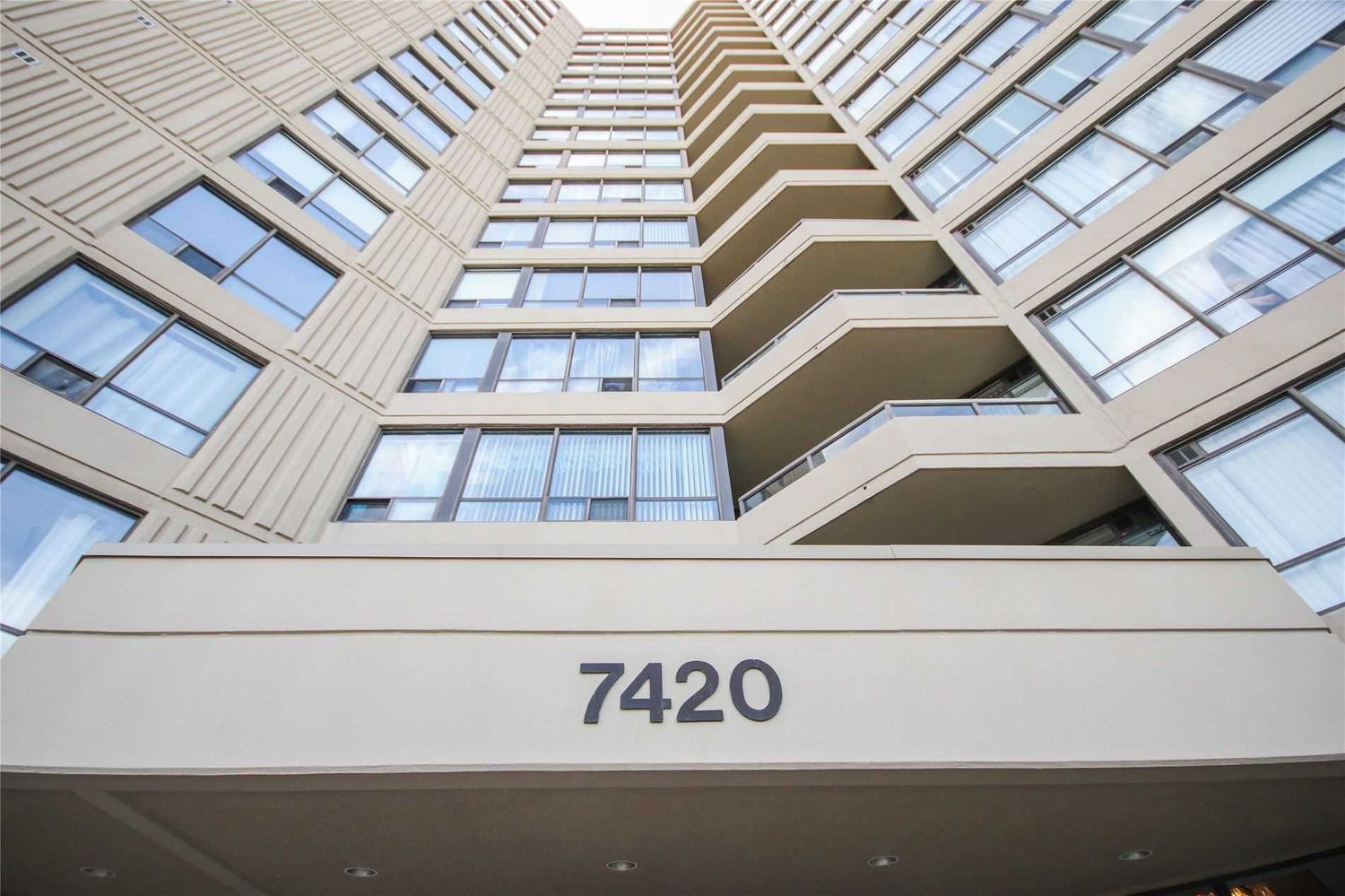 7420 Bathurst Street. 7420 Bathurst Condos is located in  Vaughan, Toronto - image #2 of 3