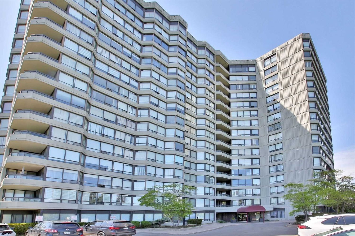 7460 Bathurst Street. 7460 Bathurst Condos is located in  Vaughan, Toronto - image #1 of 3