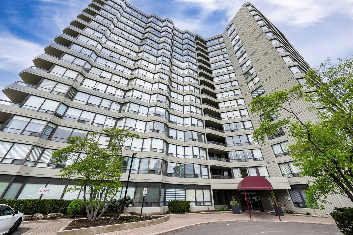 7460 Bathurst Street. 7460 Bathurst Condos is located in  Vaughan, Toronto - image #2 of 3