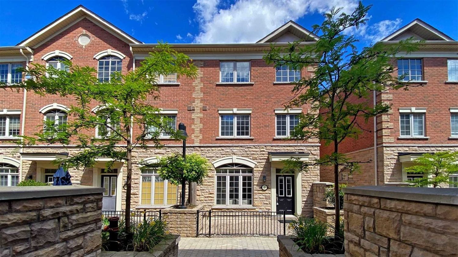 8 Brighton Place. 8 Brighton Place Townhomes is located in  Vaughan, Toronto - image #1 of 3