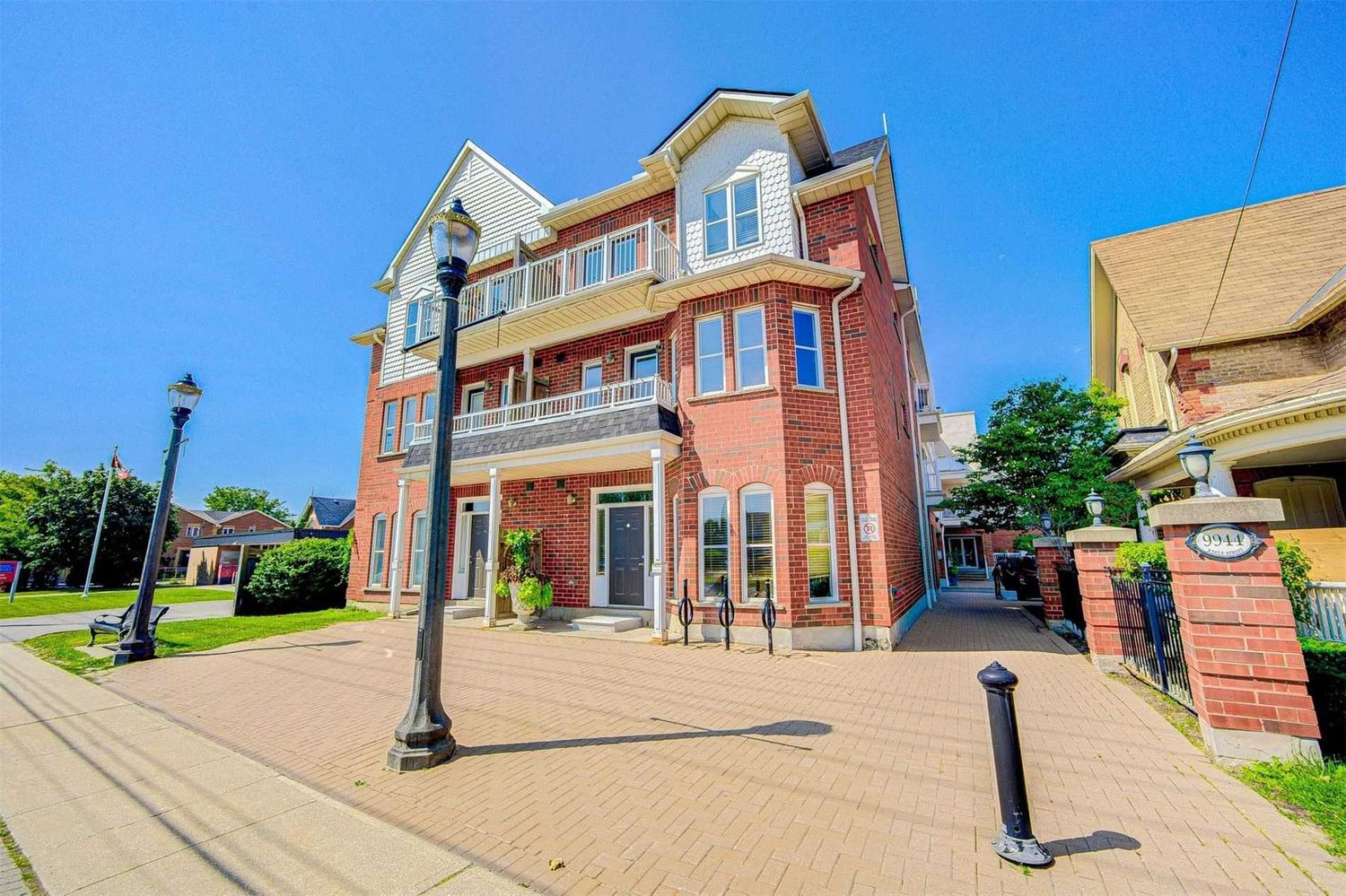 9944 Keele Street. 9944 Keele Street Condos is located in  Vaughan, Toronto - image #1 of 3