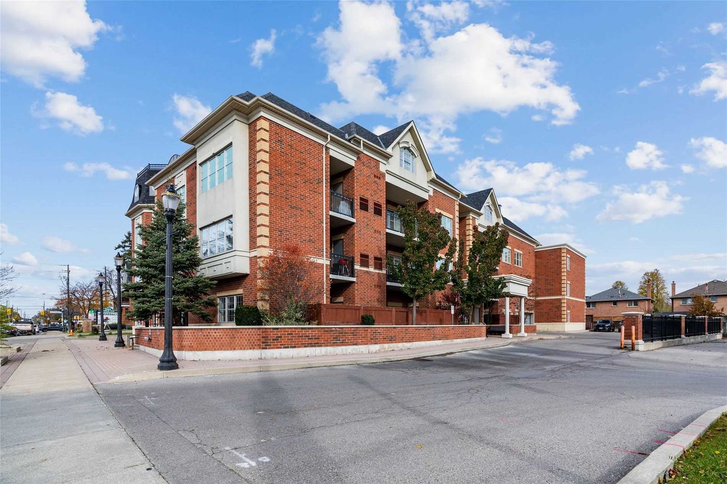 9973 Keele Street. 9973 Keele Street Condos is located in  Vaughan, Toronto - image #1 of 3