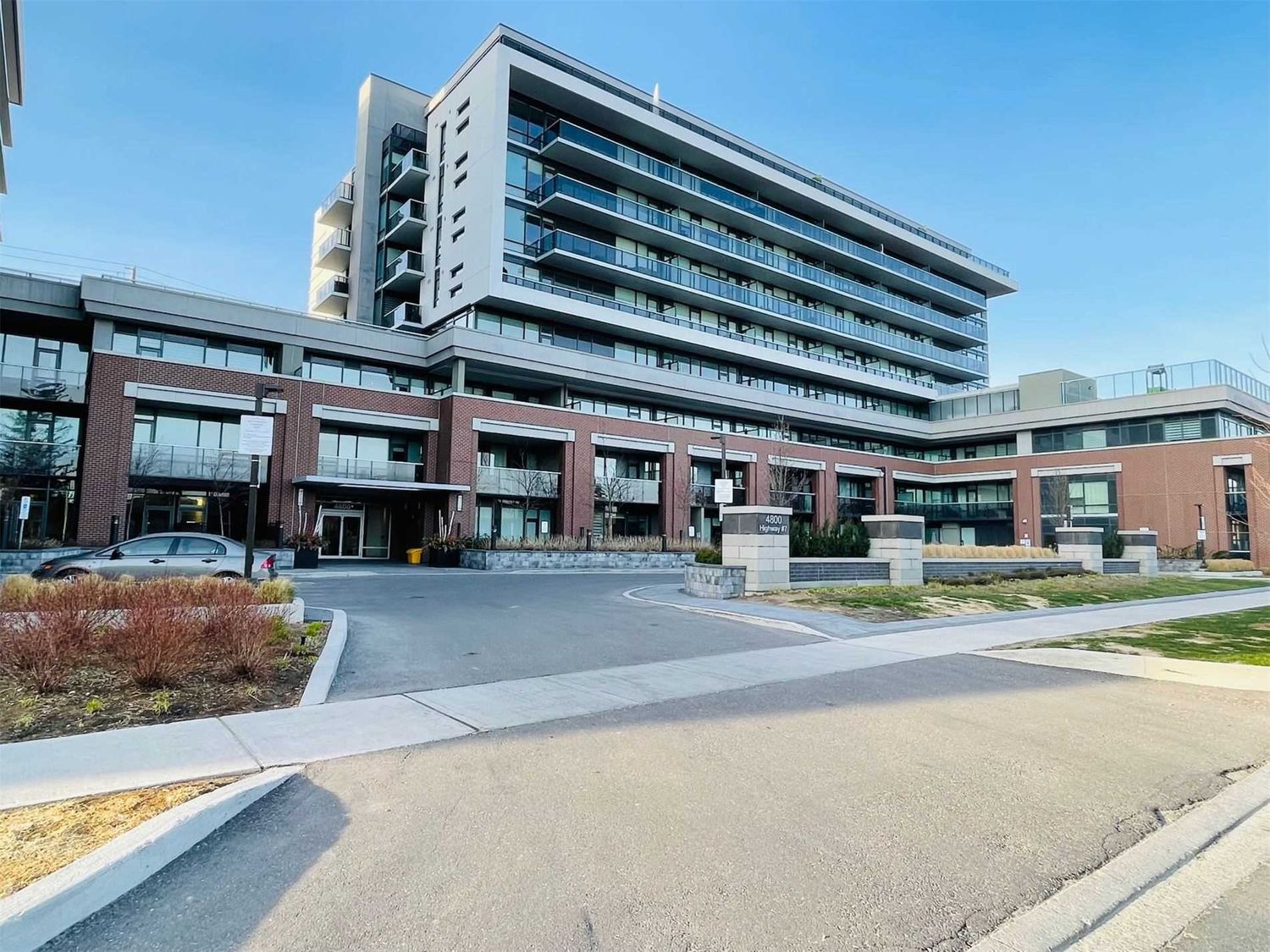 4800 Highway 7. Avenue on 7 Condos is located in  Vaughan, Toronto - image #3 of 3