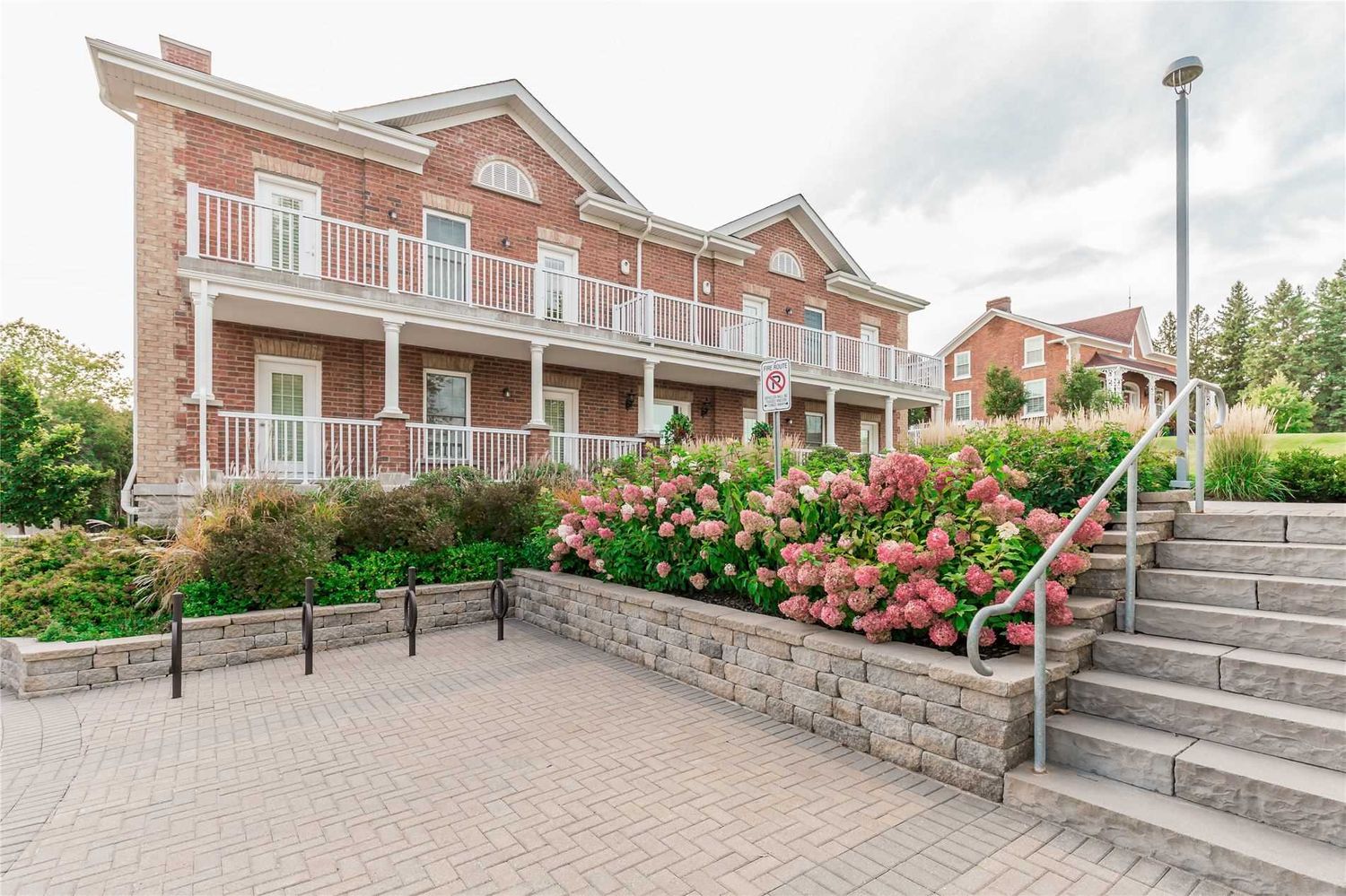 10360 Islington Avenue. Averton Common Condos is located in  Vaughan, Toronto - image #1 of 3