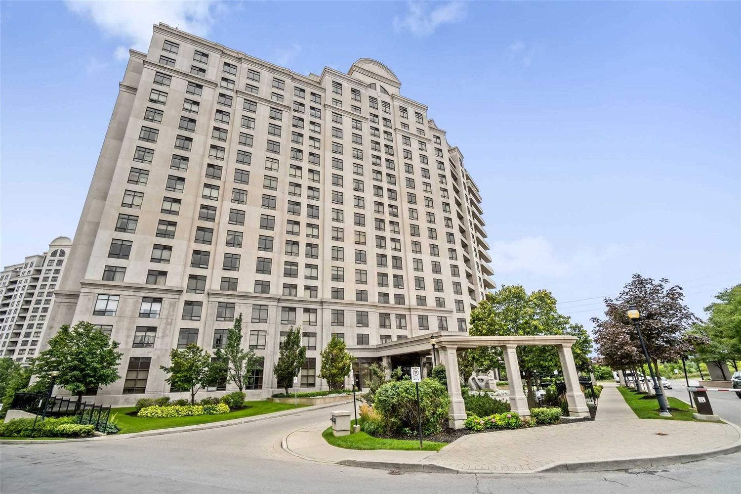 9235 Jane Street. Bellaria Residences II Condos is located in  Vaughan, Toronto - image #1 of 2