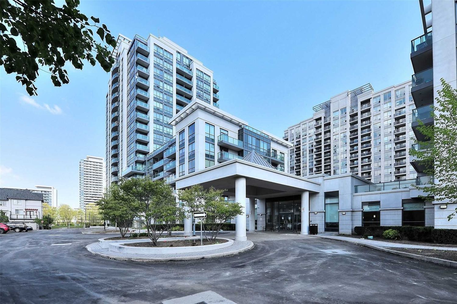 20-30 North Park Road. Central Park Condos & Towns is located in  Vaughan, Toronto - image #1 of 2