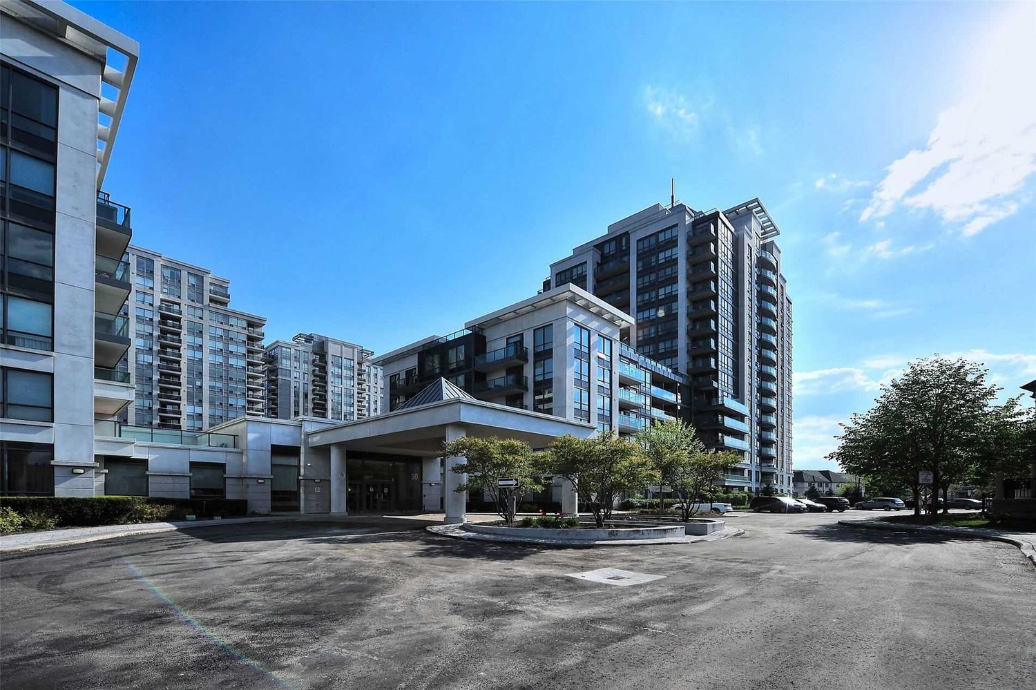 20-30 North Park Road. Central Park Condos & Towns is located in  Vaughan, Toronto - image #2 of 2