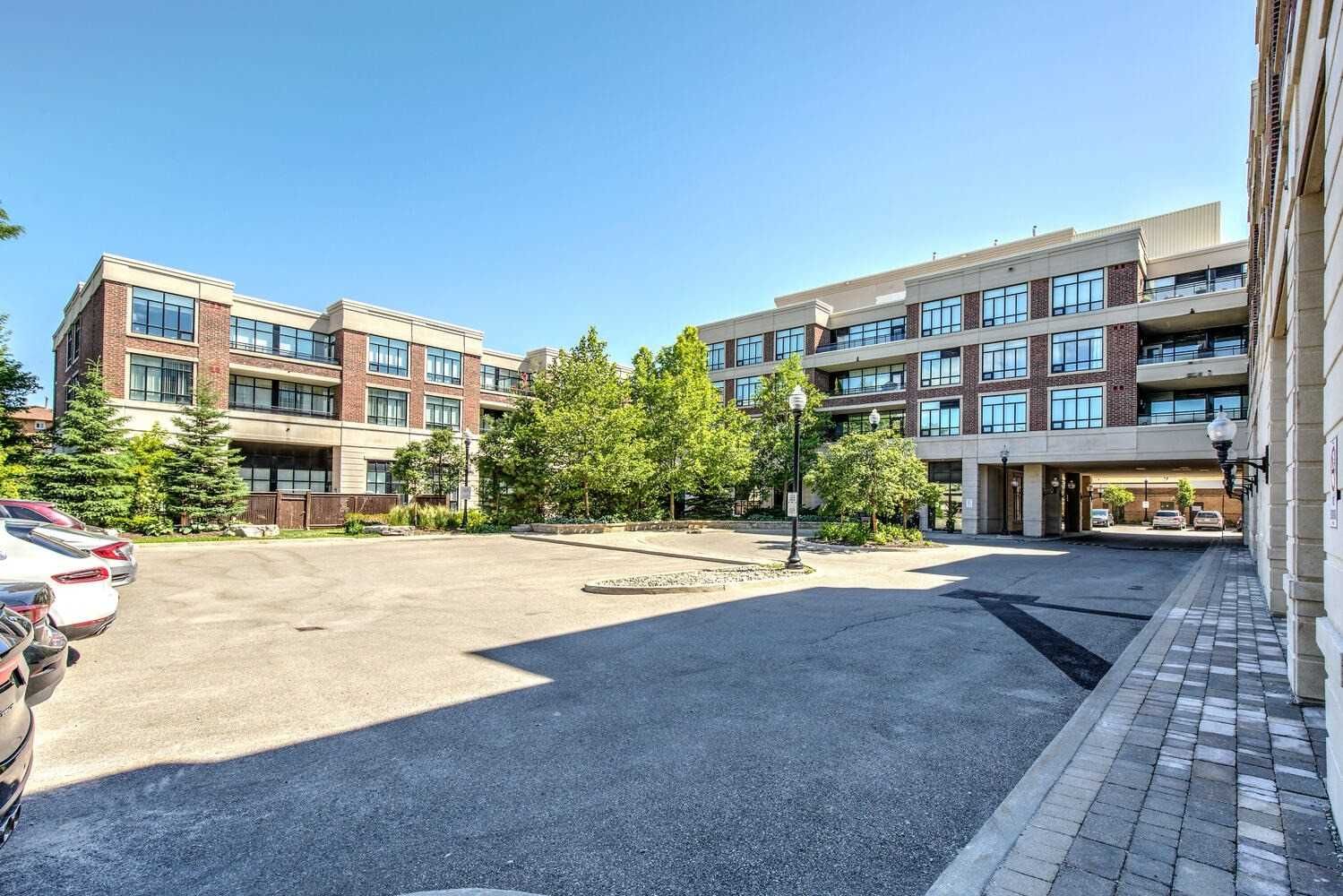 2396 Major Mackenzie Drive. Courtyards of Maple Condos is located in  Vaughan, Toronto - image #2 of 3