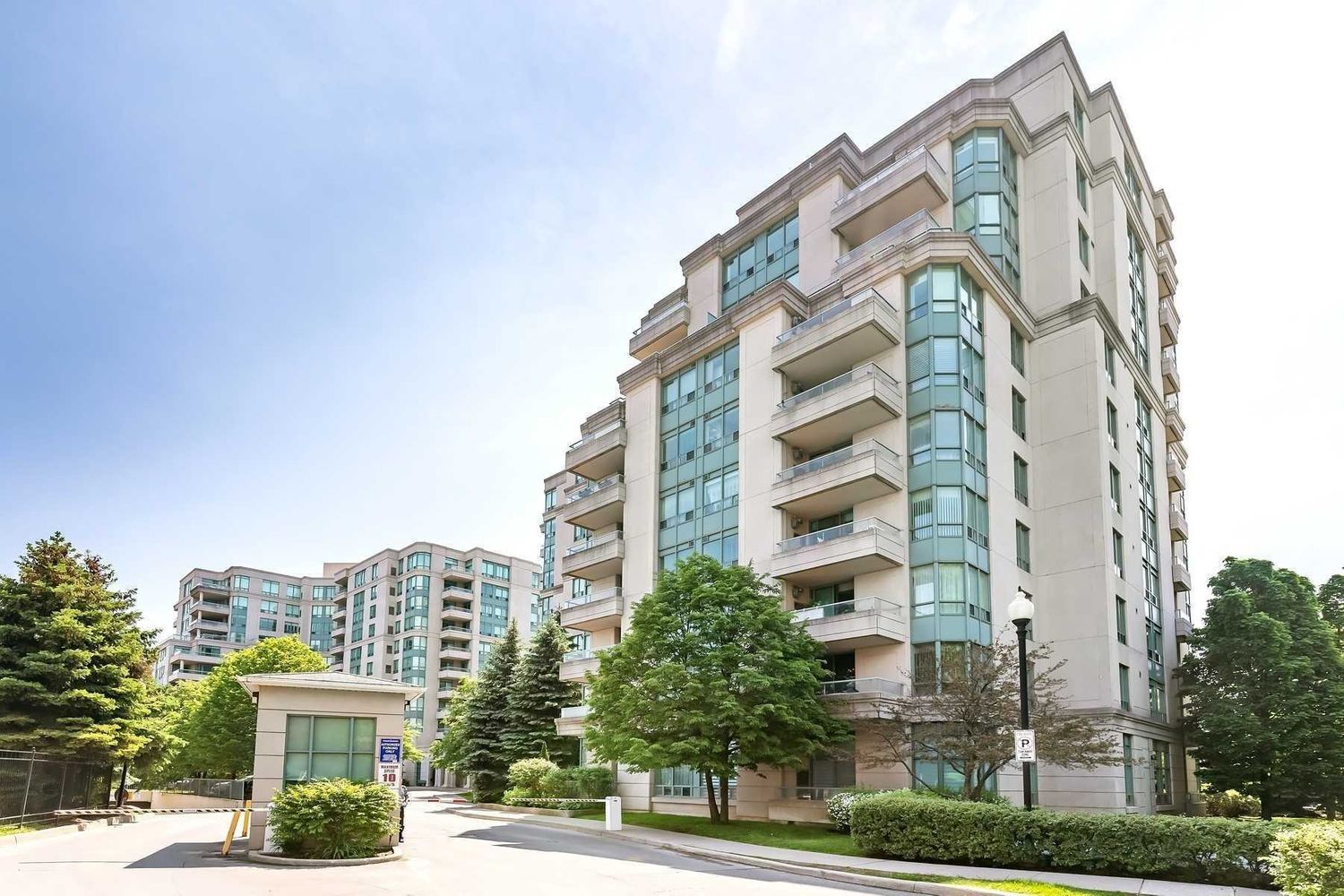 1 Emerald Lane. Eiffel Towers Condos is located in  Vaughan, Toronto - image #2 of 3