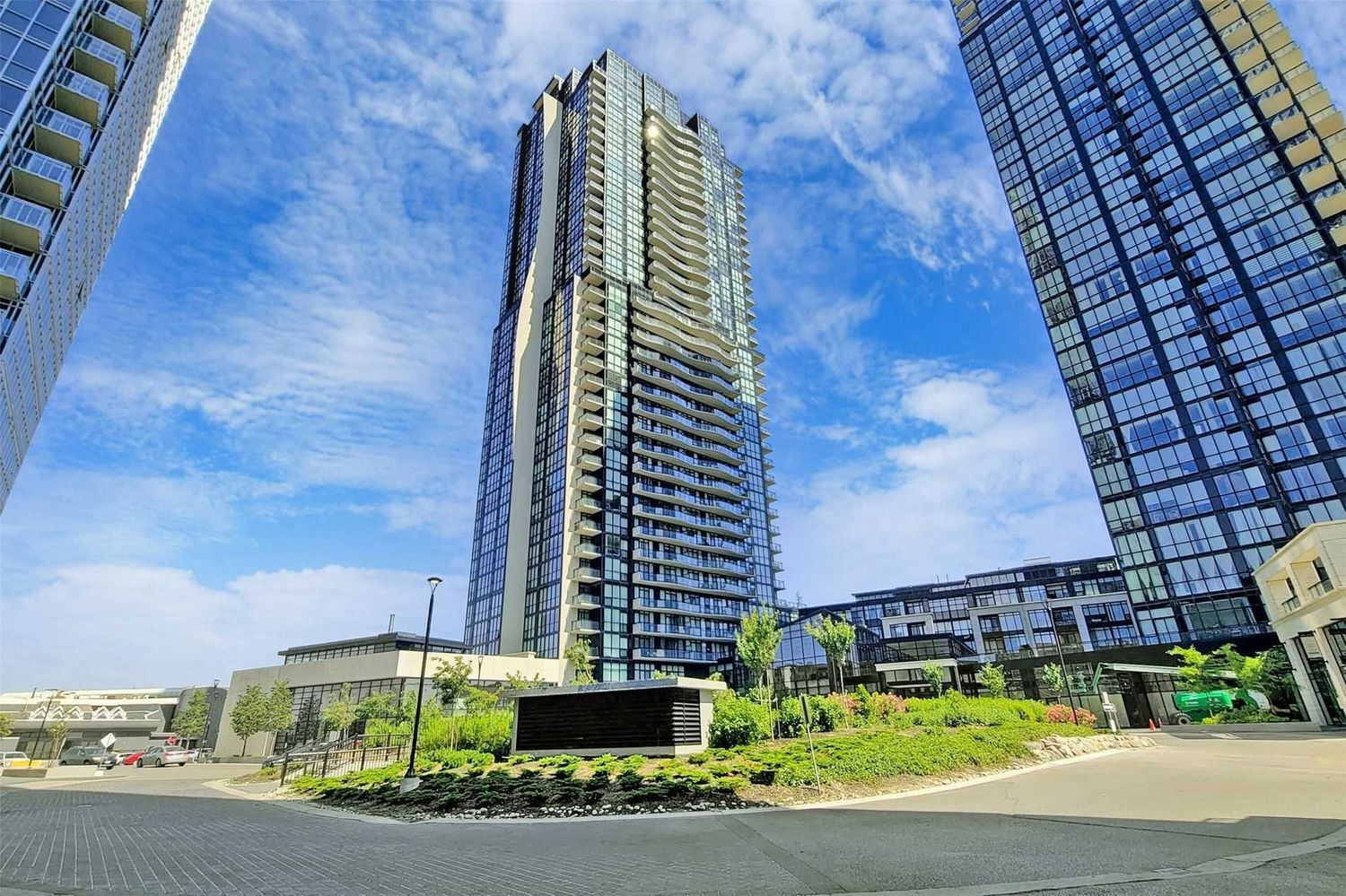 2900 Highway 7. Expo City I Condos is located in  Vaughan, Toronto - image #1 of 3