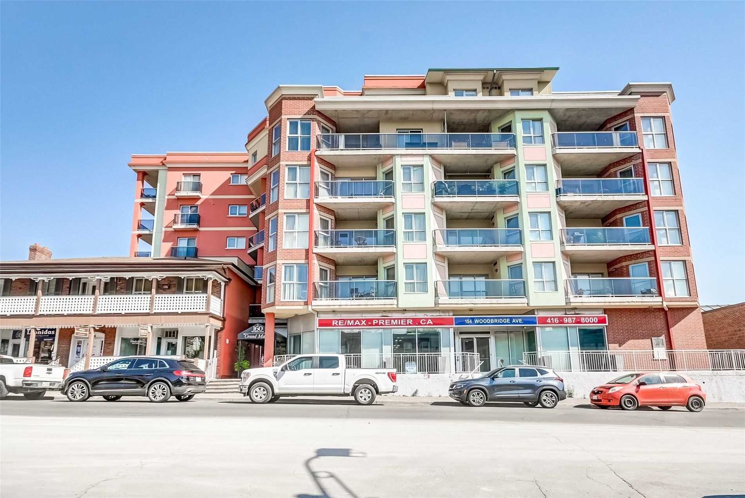 160 Woodbridge Avenue. Grand Manor Condos is located in  Vaughan, Toronto - image #1 of 2