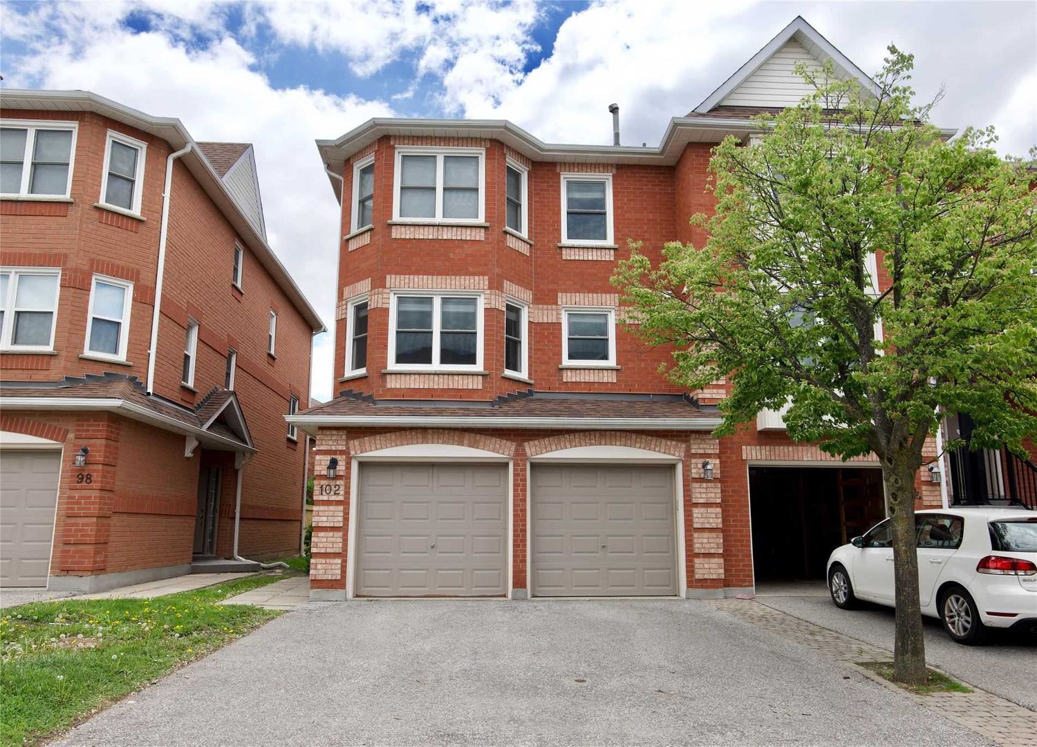 1-118 Leah Crescent. Leah Crescent Townhomes is located in  Vaughan, Toronto - image #2 of 3