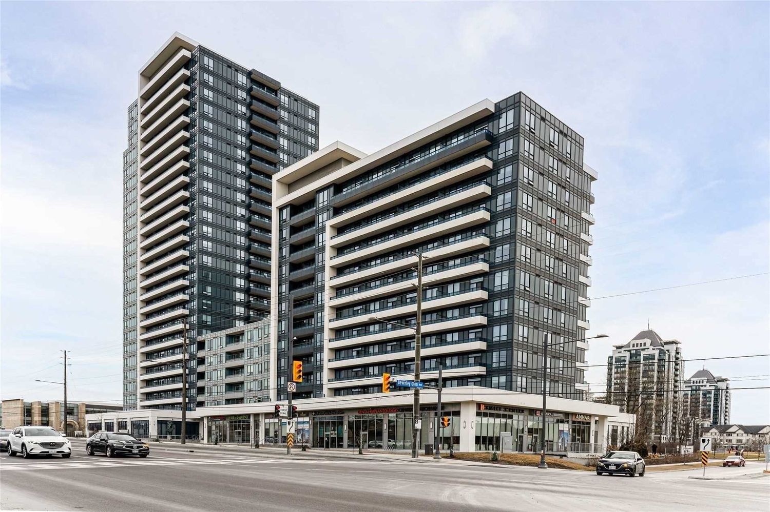 7890 Bathurst Street. Legacy Park Condos is located in  Vaughan, Toronto - image #1 of 3