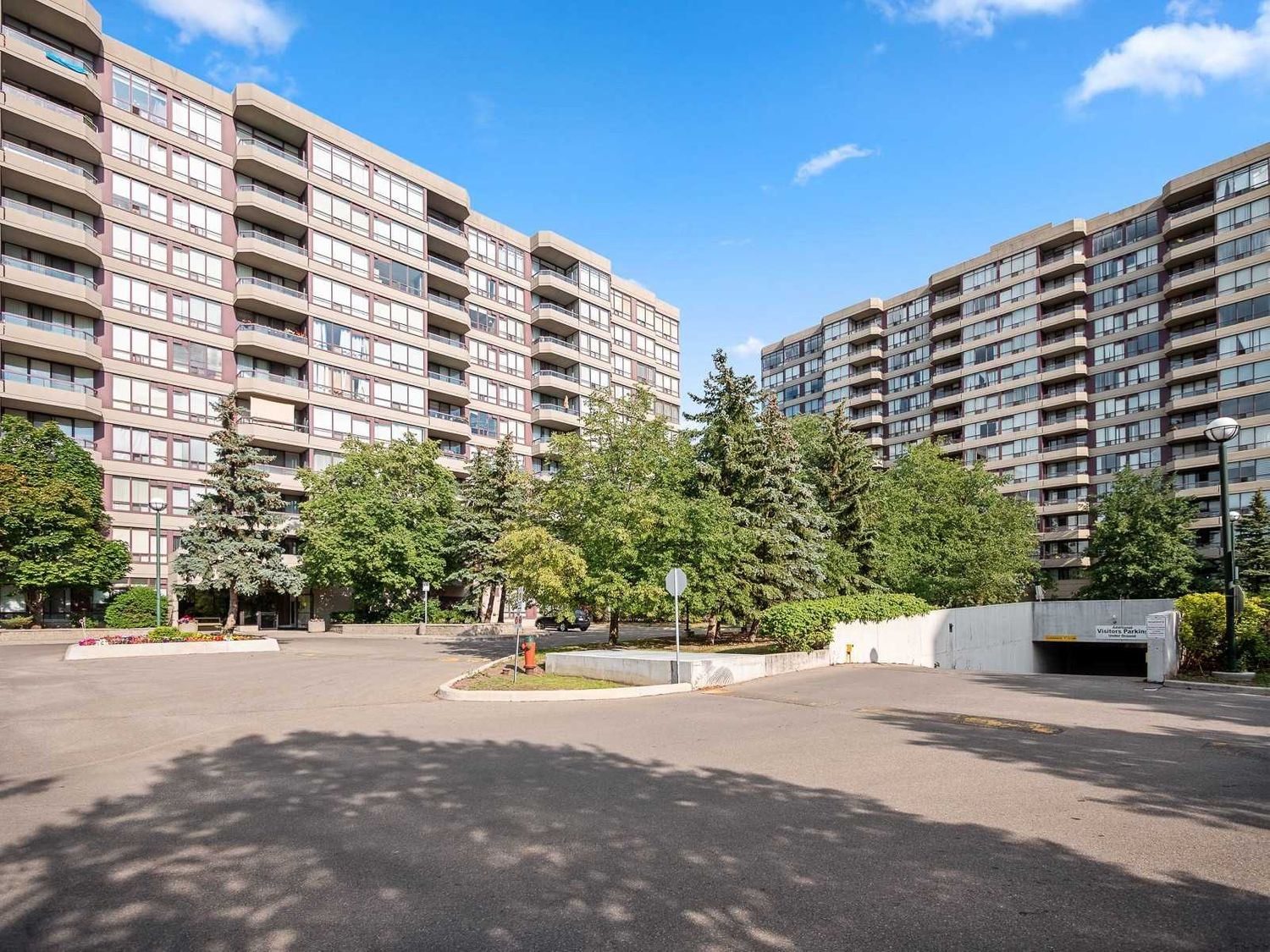 81 Townsgate Drive. Park Terrace Condos is located in  Vaughan, Toronto - image #2 of 3