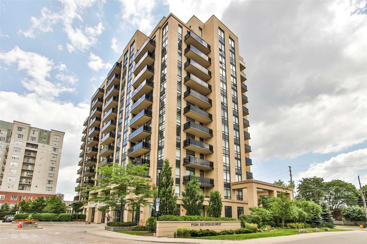 520 Steeles Avenue W. Posh Condominiums is located in  Vaughan, Toronto - image #1 of 3
