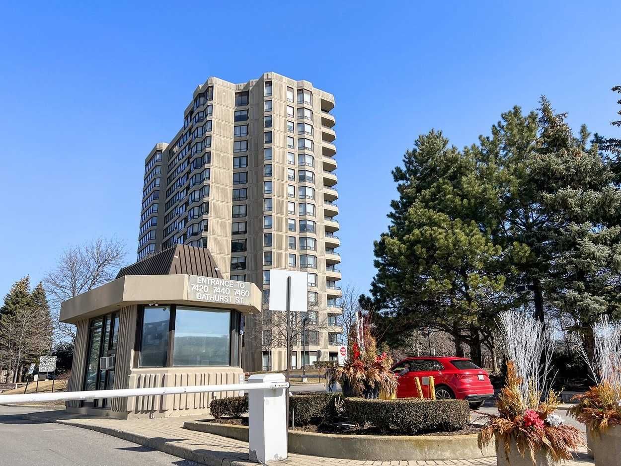 7440 Bathurst Street. Promenade Towers Condos is located in  Vaughan, Toronto - image #2 of 3