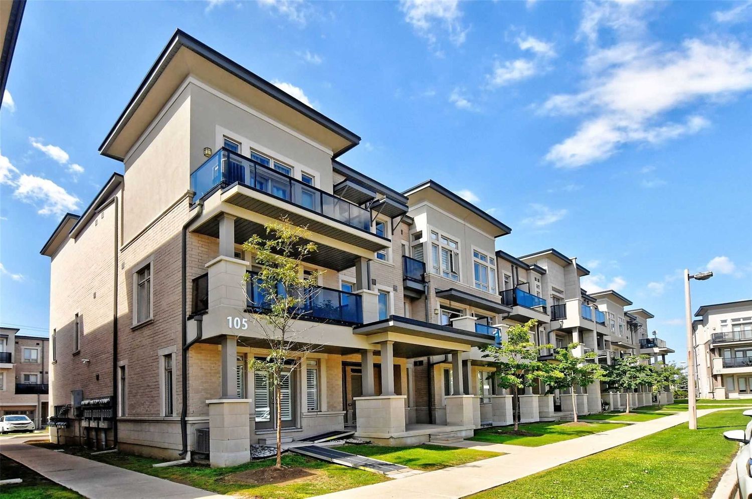 95-125 Kayla Crescent. Pure Living Condo Townhomes is located in  Vaughan, Toronto - image #1 of 3