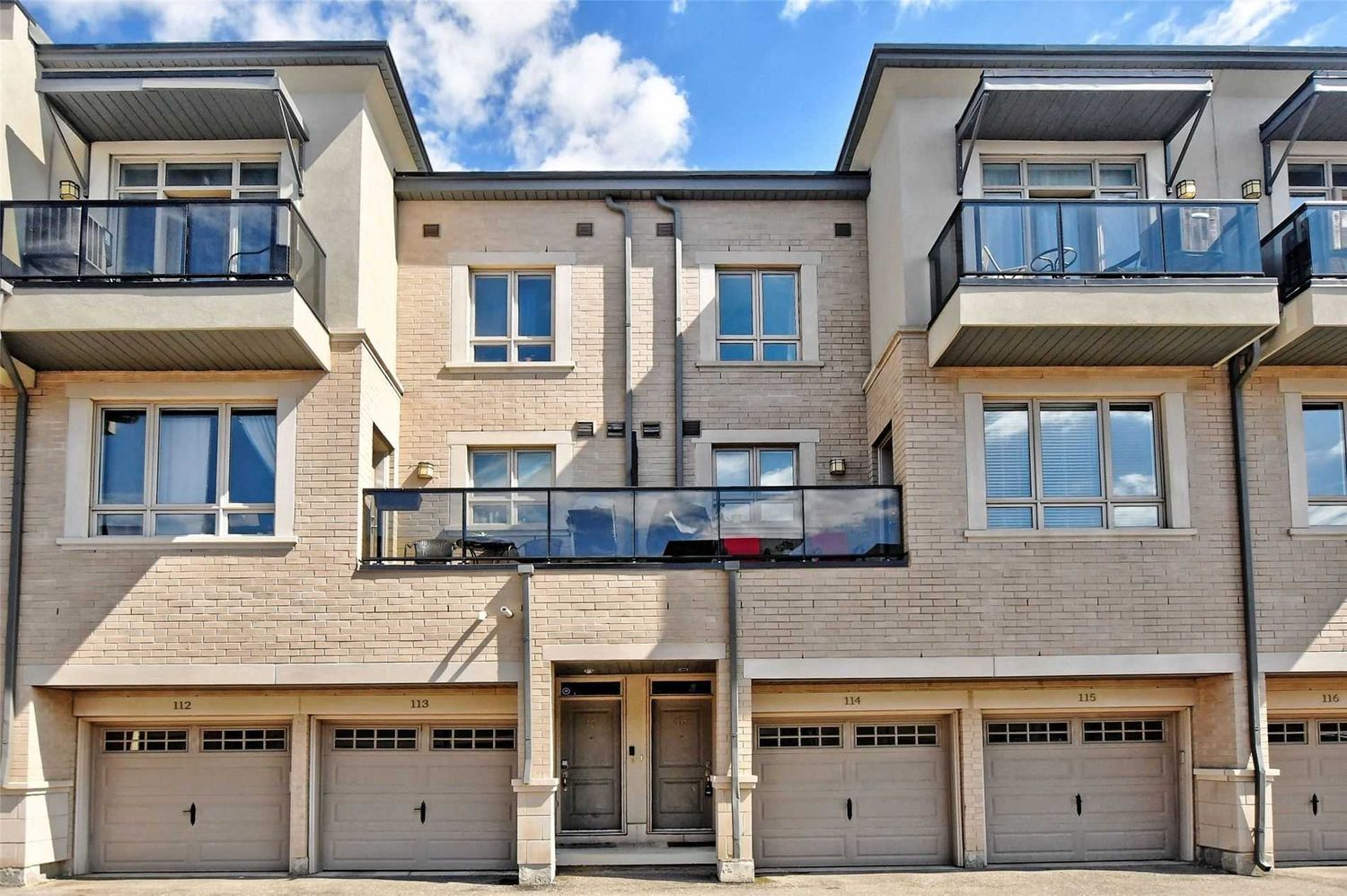 95-125 Kayla Crescent. Pure Living Condo Townhomes is located in  Vaughan, Toronto - image #3 of 3