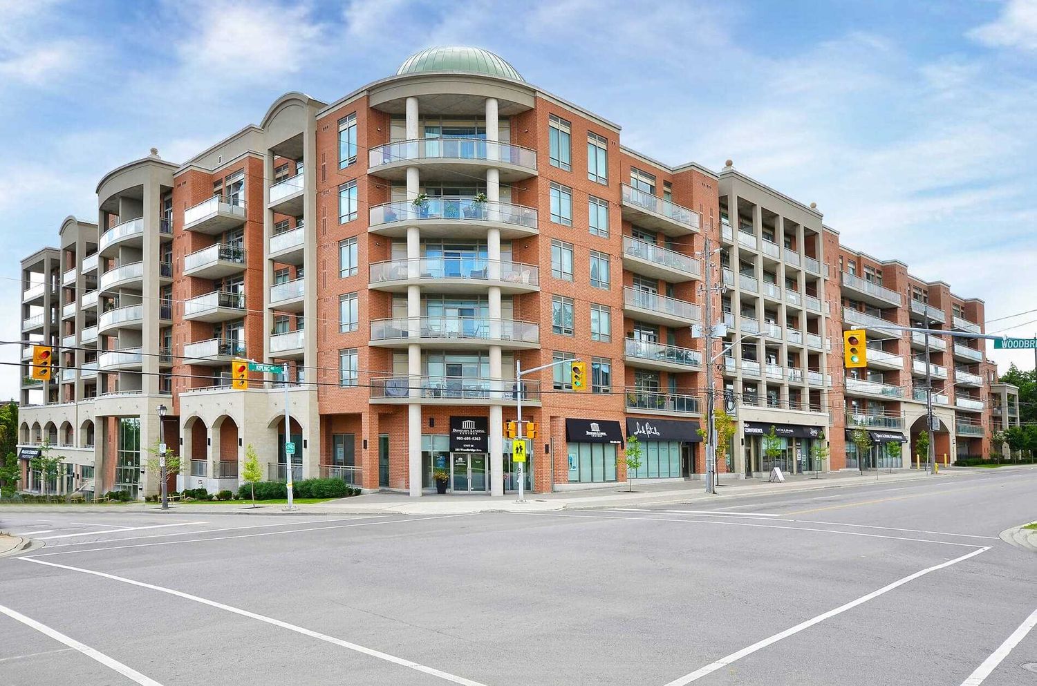 281 Woodbridge Avenue. Renaissance Court Condos is located in  Vaughan, Toronto - image #1 of 3