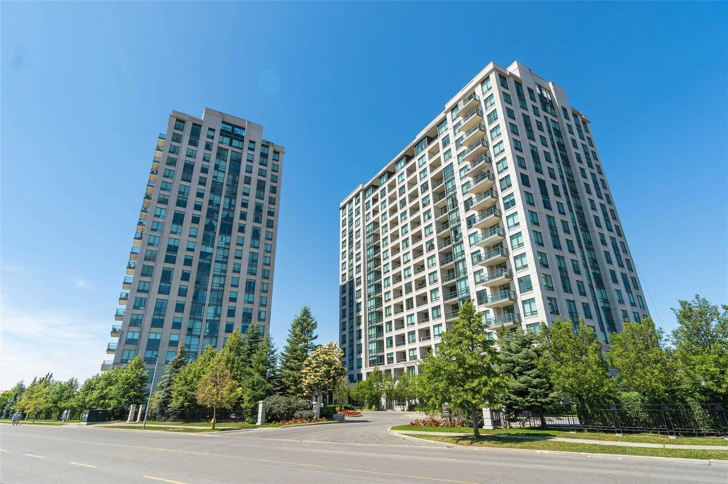 88 Promenade Circle. Residences of Promenade Park is located in  Vaughan, Toronto - image #1 of 2