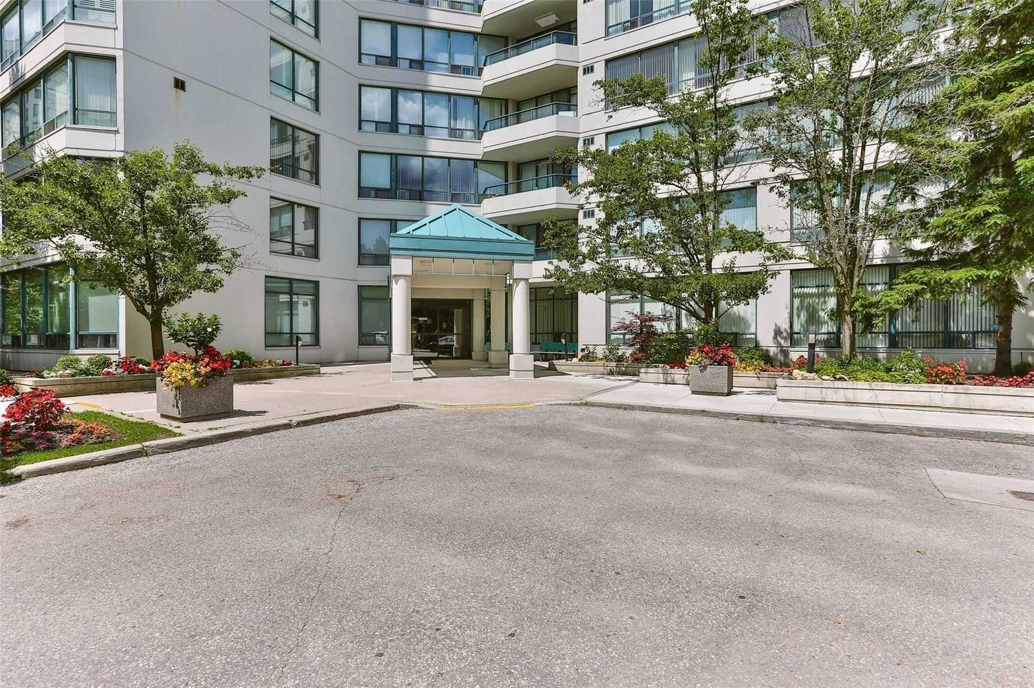 120 Promenade Circ. Royal Promenade Condos is located in  Vaughan, Toronto - image #3 of 3