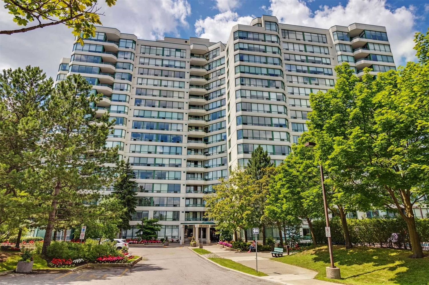 110 Promenade Circ. Royal Promenade II Condos is located in  Vaughan, Toronto - image #2 of 3