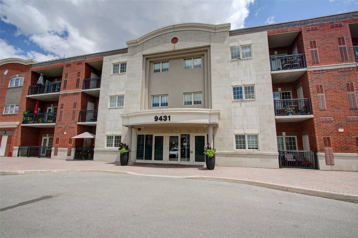 9431-9471 Jane Street. Springside Place Condos is located in  Vaughan, Toronto - image #2 of 2