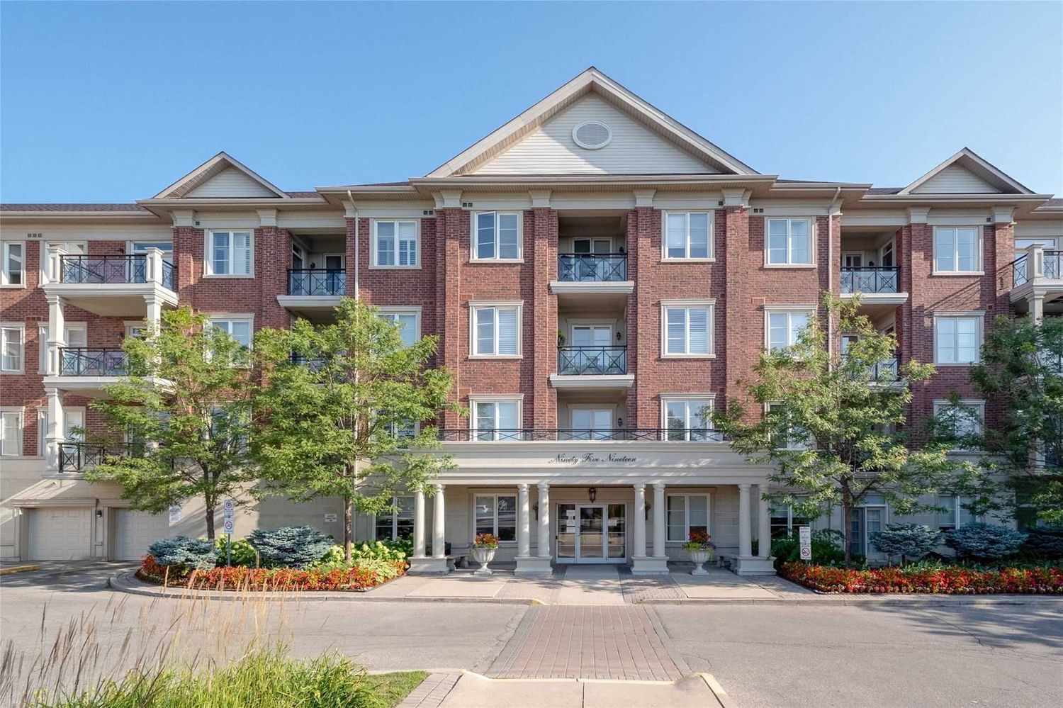 9519 Keele Street. The Amalfi Condos is located in  Vaughan, Toronto - image #1 of 3