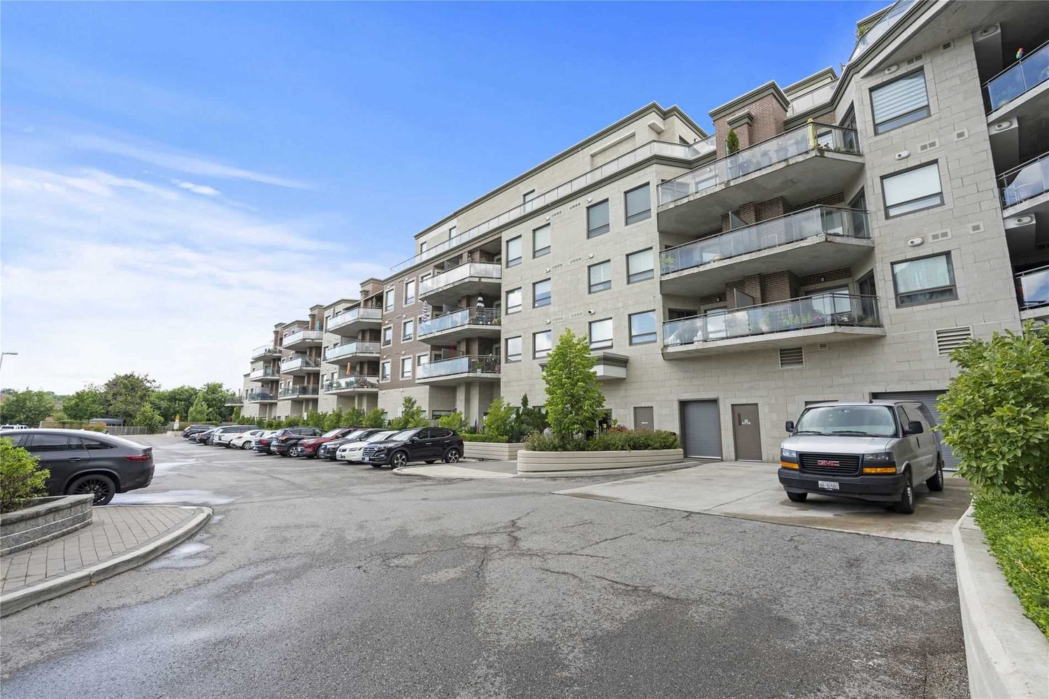 86 Woodbridge Avenue. The Clarence Condos is located in  Vaughan, Toronto - image #2 of 2